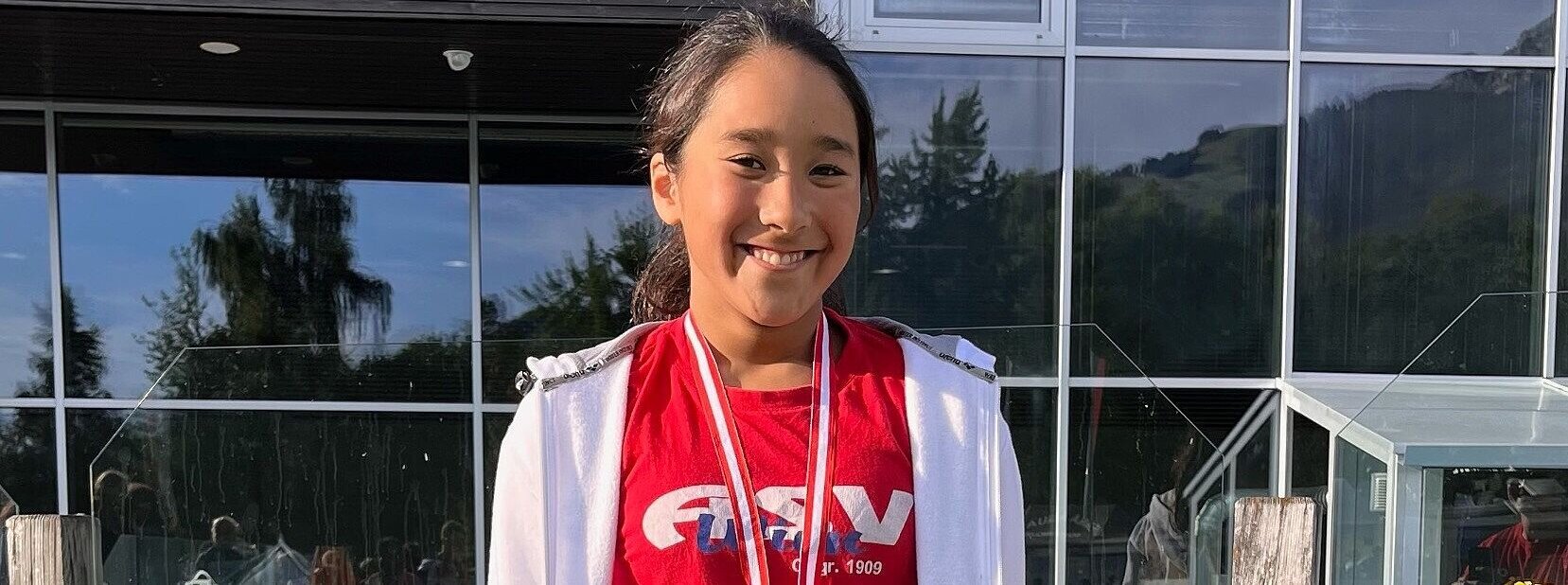 Nida Omid mit Medaille