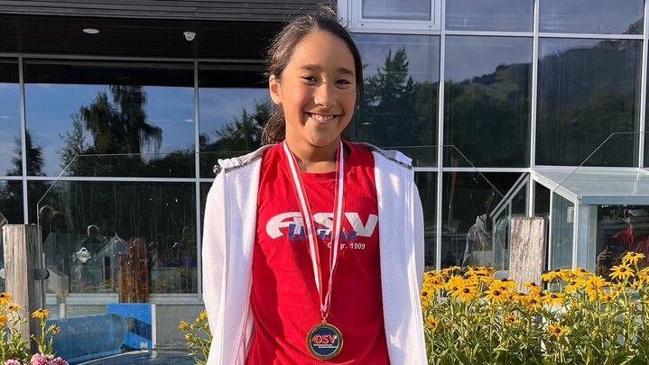 Nida Omid mit Medaille